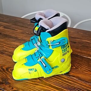 Full Tilt Growth Spurt Ski Boots Youth Adjustable Mondo 18 to 21.5 Small